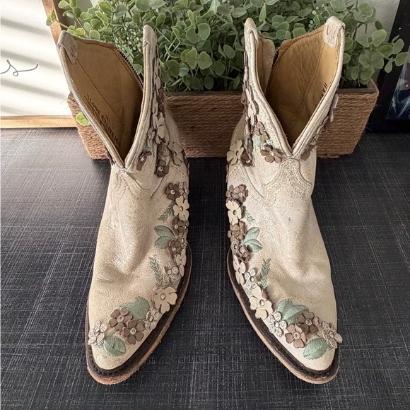Corral White Floral Overlay Ankle Boot Size 9 - Picture 4 of 12